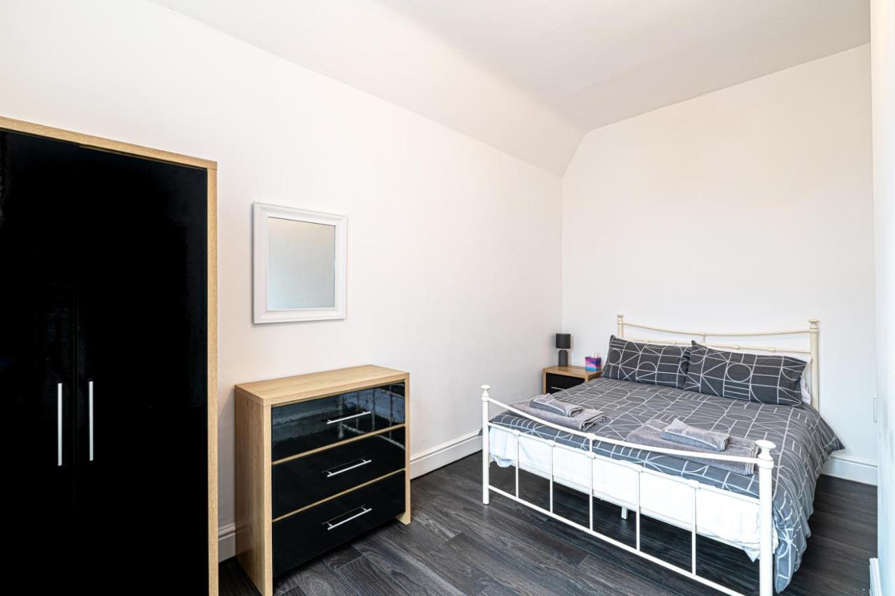 Two Bedroom Holiday Apartment Colwyn Bay Extérieur photo