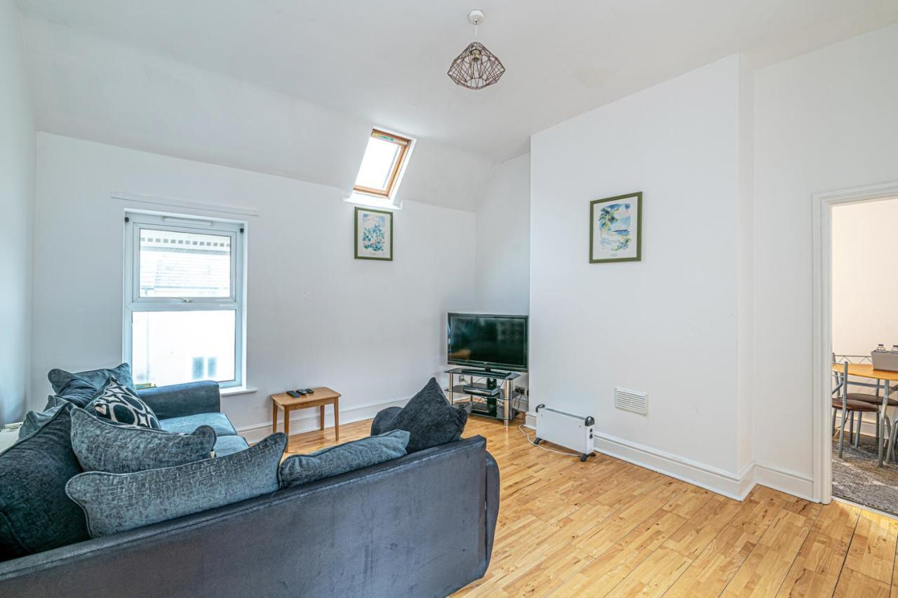 Two Bedroom Holiday Apartment Colwyn Bay Extérieur photo