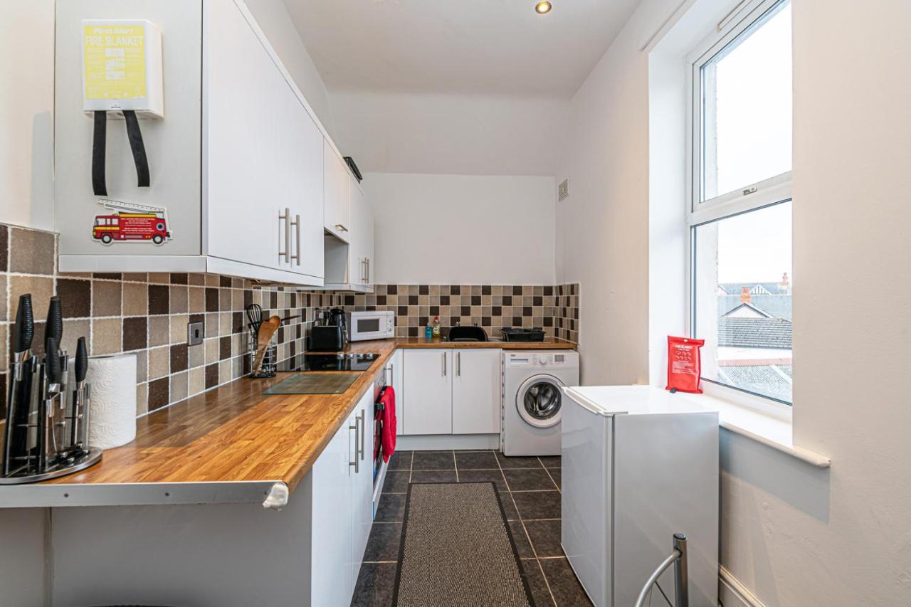 Two Bedroom Holiday Apartment Colwyn Bay Extérieur photo