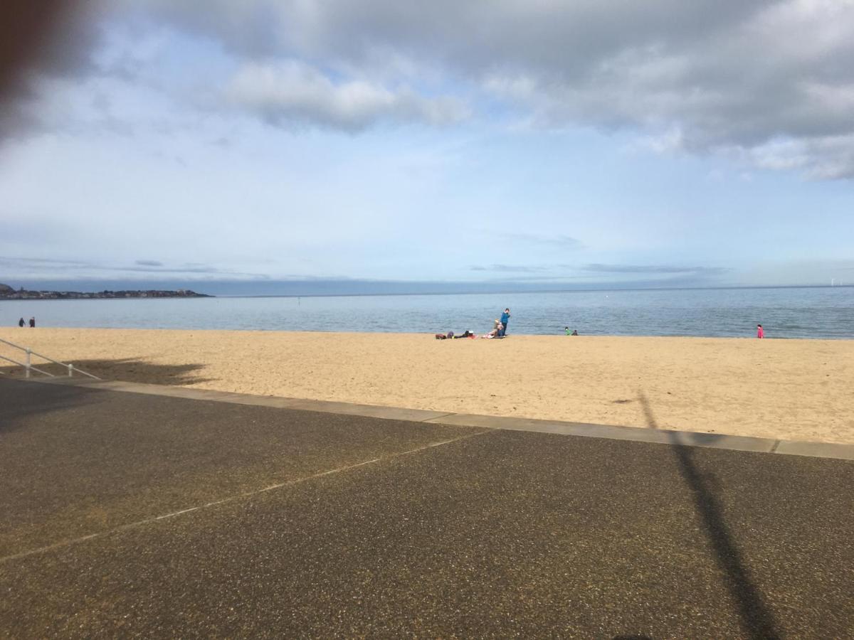 Two Bedroom Holiday Apartment Colwyn Bay Extérieur photo